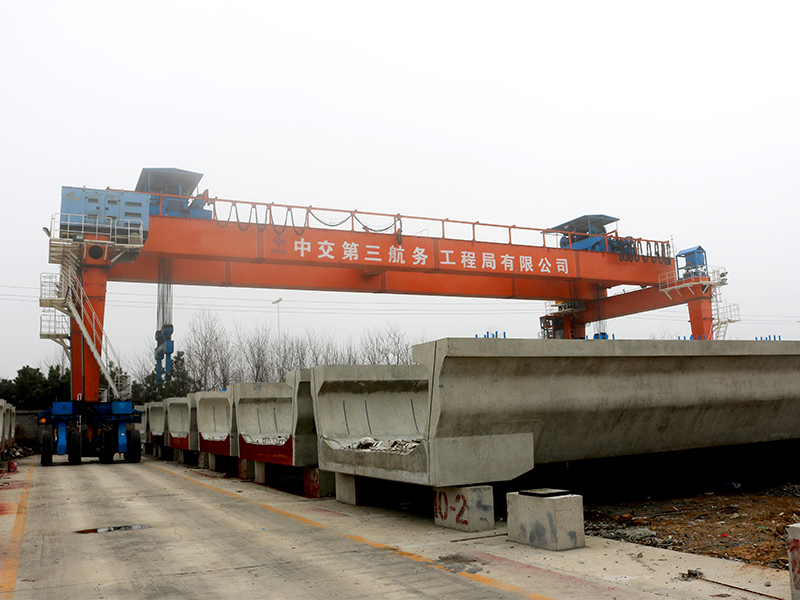 Straddle Crane